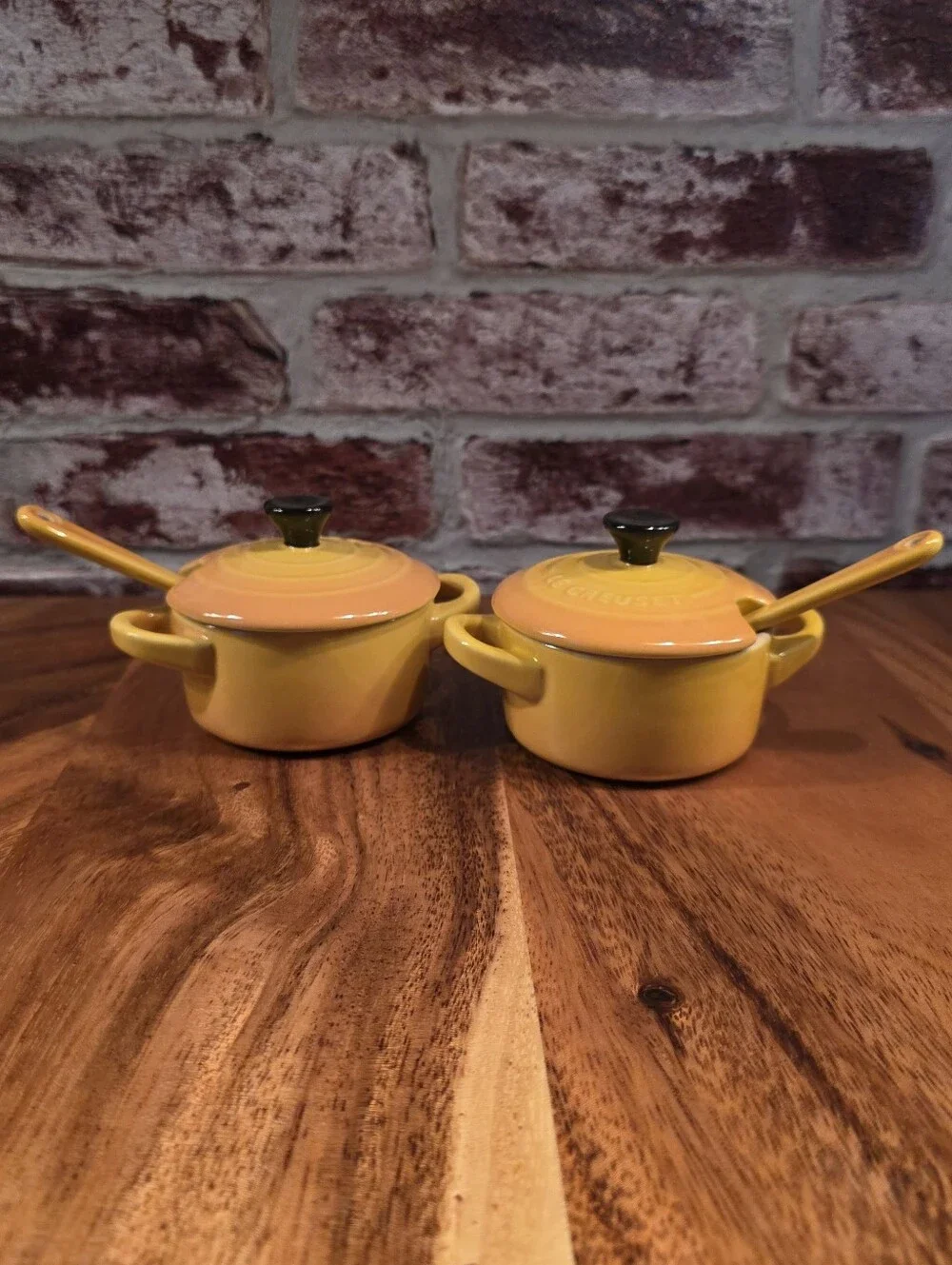 Le Creuset Dijon Yellow Condiment Pot Set W/Spoons 3 oz Each 12-23